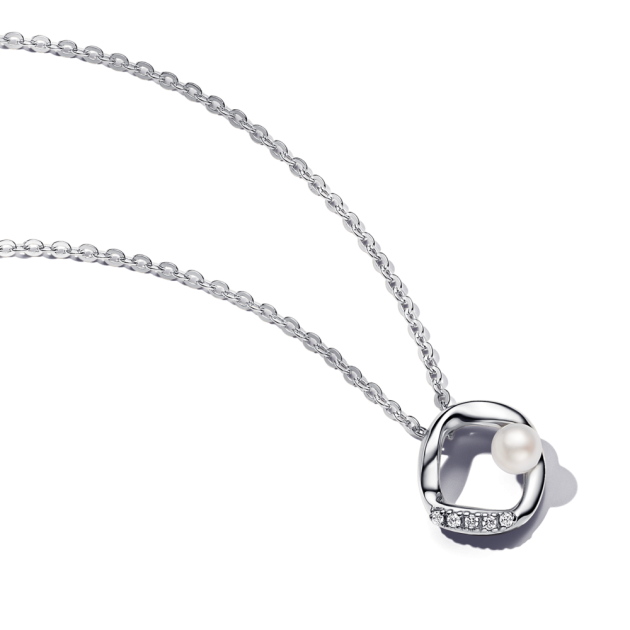 393303C01-45 - Krótki naszyjnik z okrągłą zawieszką pavé o organicznym kształcie i obrobioną słodkowodną perłą hodowaną 393303C01-45