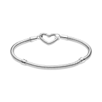 599539C00-17 - Bransoletka typu wężykowego Pandora Moments z zapięciem w kształcie serca 599539C00-17