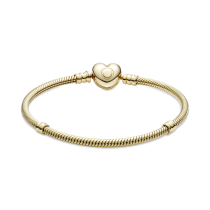 559522C00-18 - Bransoletka wężykowa Pandora Moments z zapięciem w kształcie serca 559522C00-18