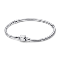 592561C01-16 - Bransoletka Pandora Moments o splocie wężykowym z zapięciem z logo Marvela 592561C01-16