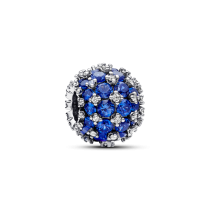 792630C02 - Lśniący charms wysadzany niebieskimi kamieniami 792630C02